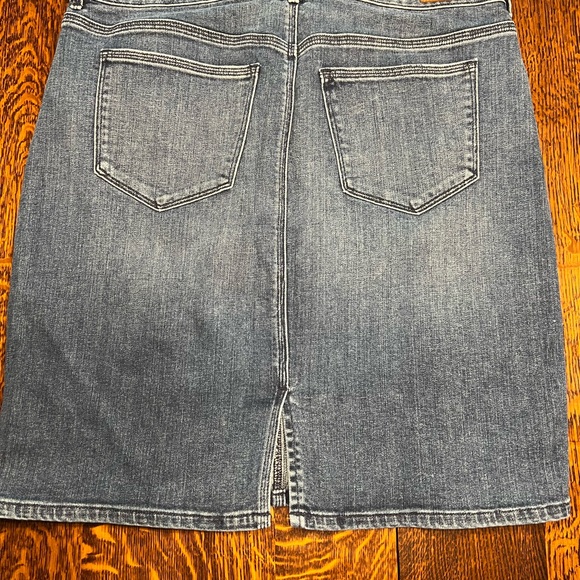 Lands End Women’s Skirt Denim Short Very Good Condition Size 14 - Picture 2 of 6